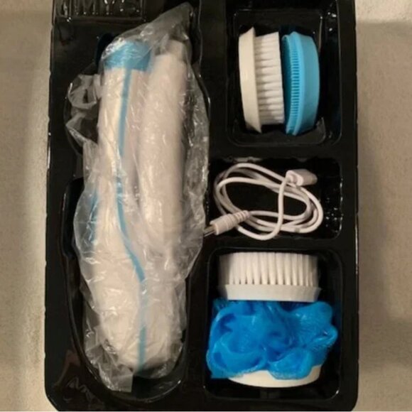 Multifunctional Electric Bath Brush. NWOT - Picture 2 of 3